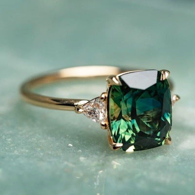 Vintage-Inspired Green Gemstone Anello | Oro