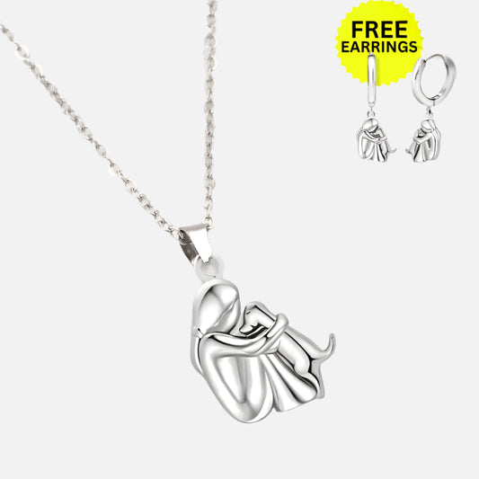 Wynter™ - Hug Pendant with Matching Orecchini