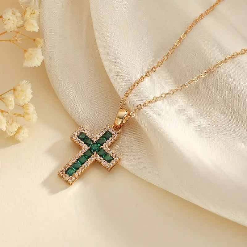Solene Smeraldo Cross Pendant Collana | Oro