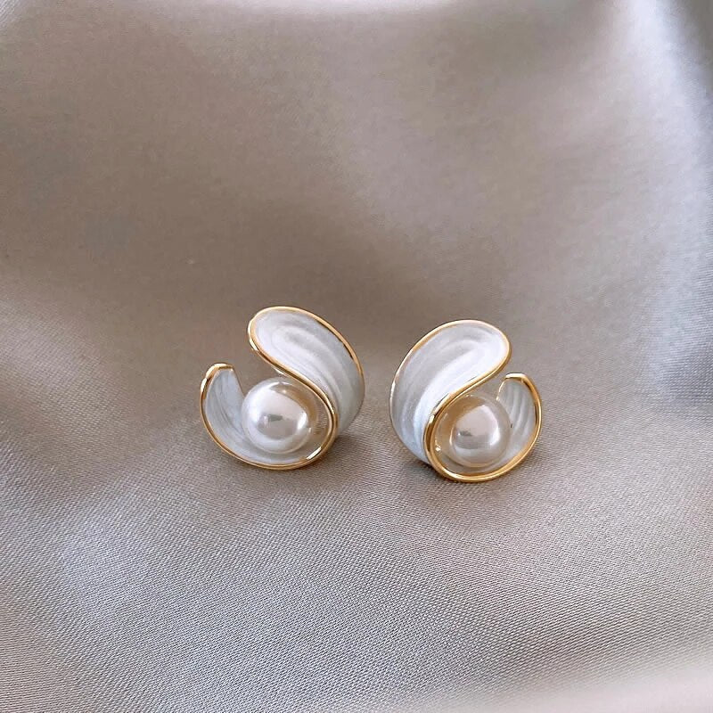 Oro Swirl Perla Orecchini a Lobo