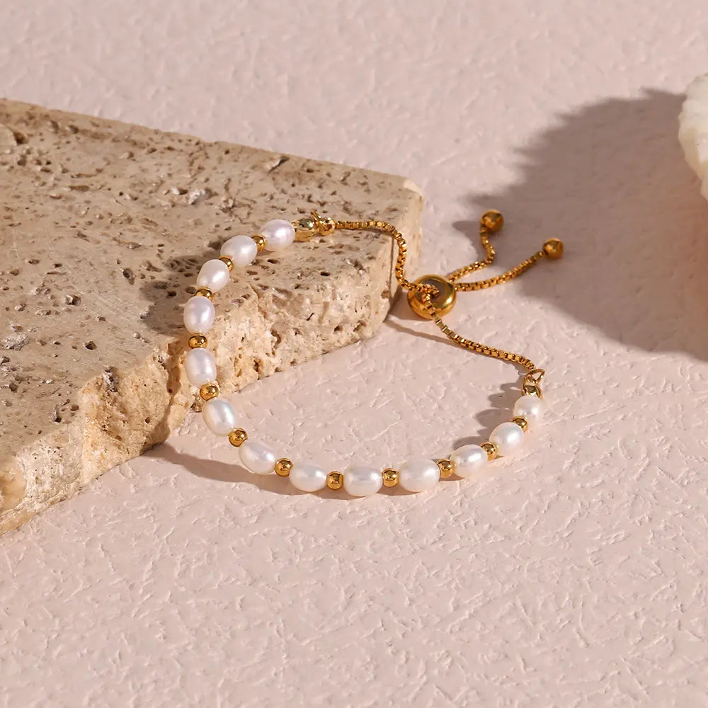 Elegant Perla and Oro Bracciale