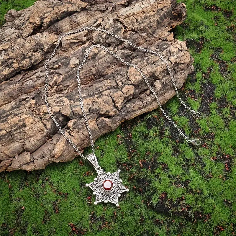Argento Rubino Star Pendant Collana
