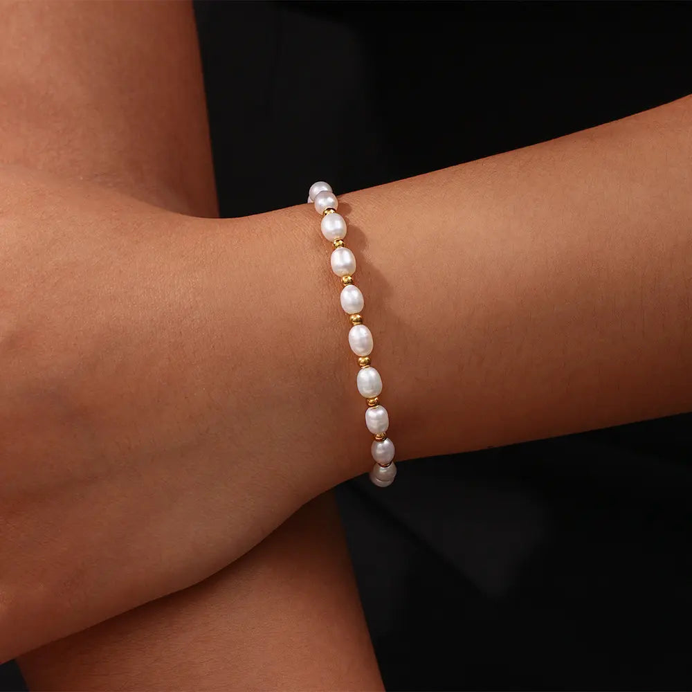 Elegant Perla and Oro Bracciale