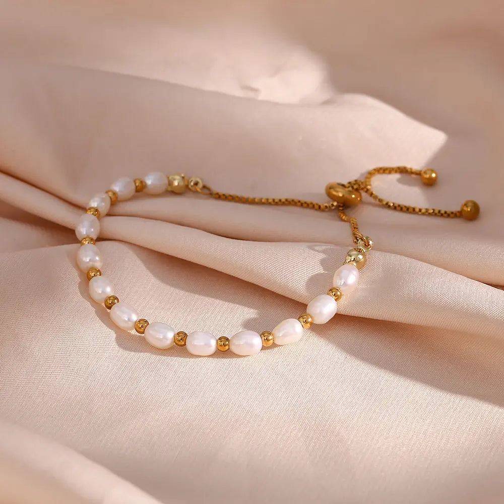 Elegant Perla and Oro Bracciale