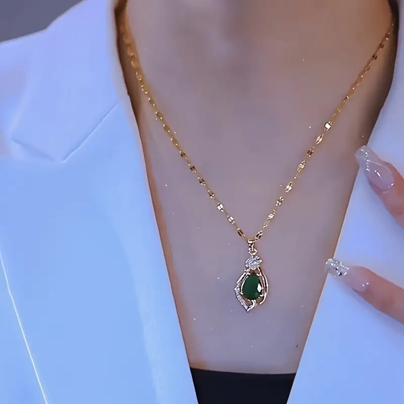 Oro Smeraldo Teardrop Pendant Collana