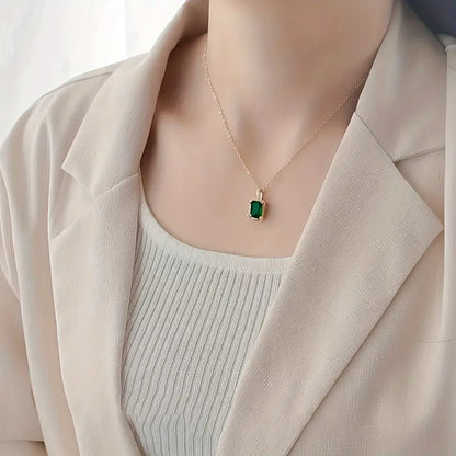 Oro Smeraldo Rectangular Halo Collana