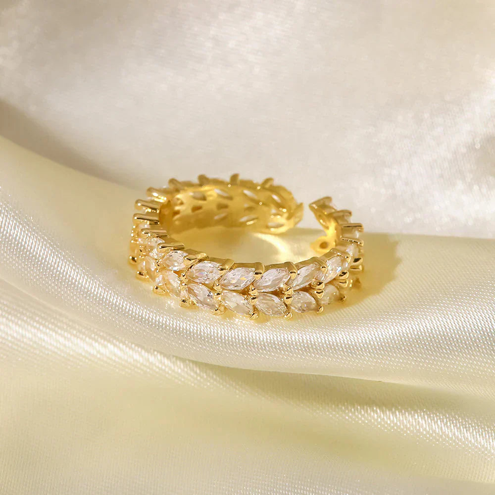 Clarisse Patterned Oro Anello