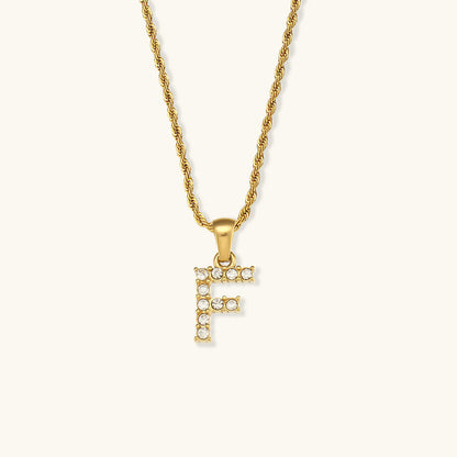 Maeve Letter Initial Diamante Collana