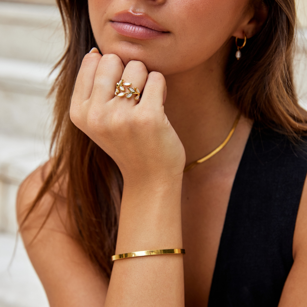 Oro Leaf Motif Anello