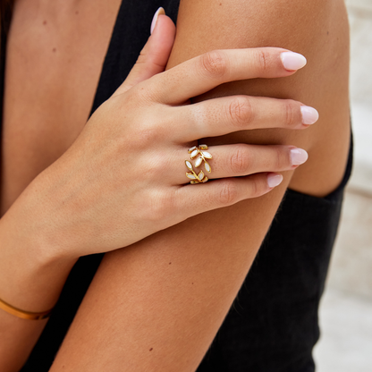 Oro Leaf Motif Anello