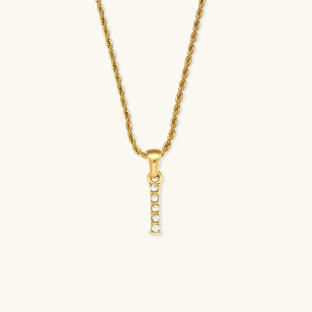 Maeve Letter Initial Diamante Collana