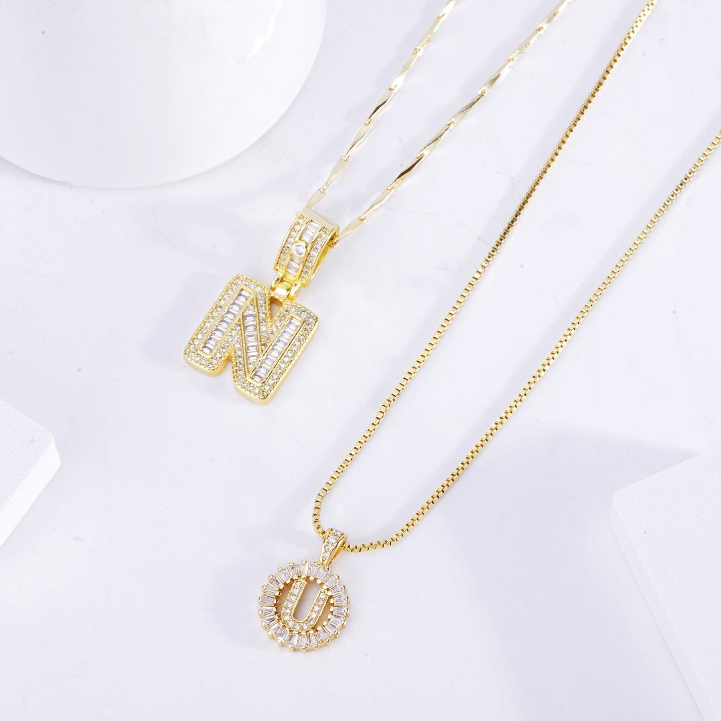 Pave letter initial set collane | Oro