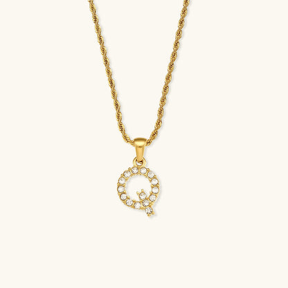 Maeve Letter Initial Diamante Collana