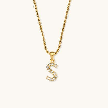 Maeve Letter Initial Diamante Collana