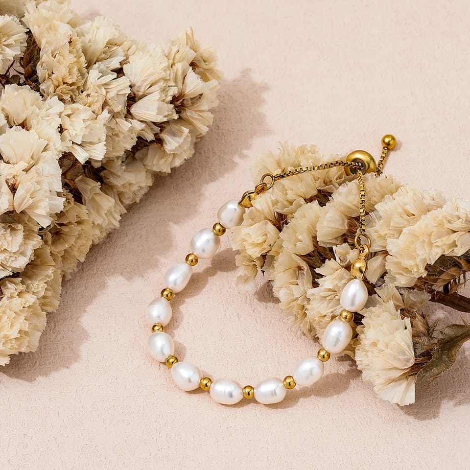 Elegant Perla and Oro Bracciale