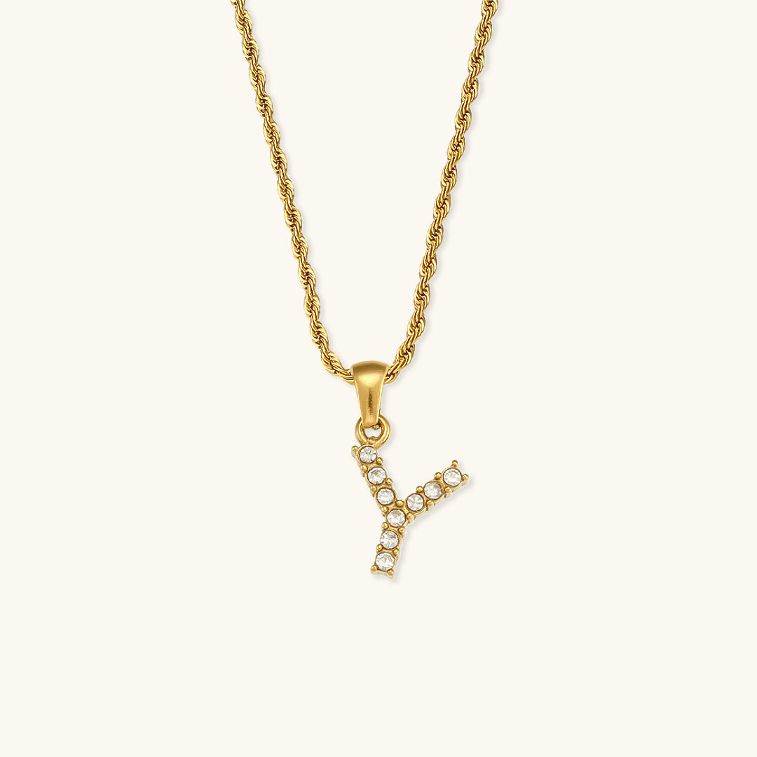 Maeve Letter Initial Diamante Collana