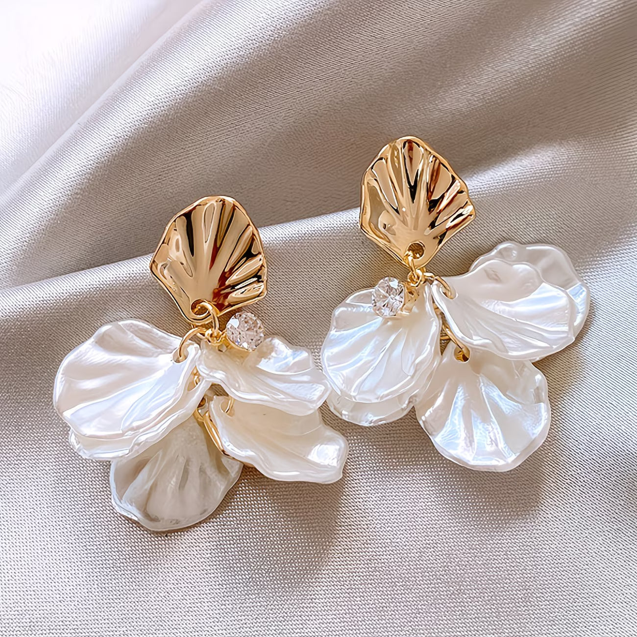 The Frosted Petal Orecchini di Perle