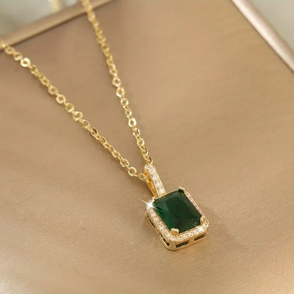 Oro Smeraldo Rectangular Halo Collana