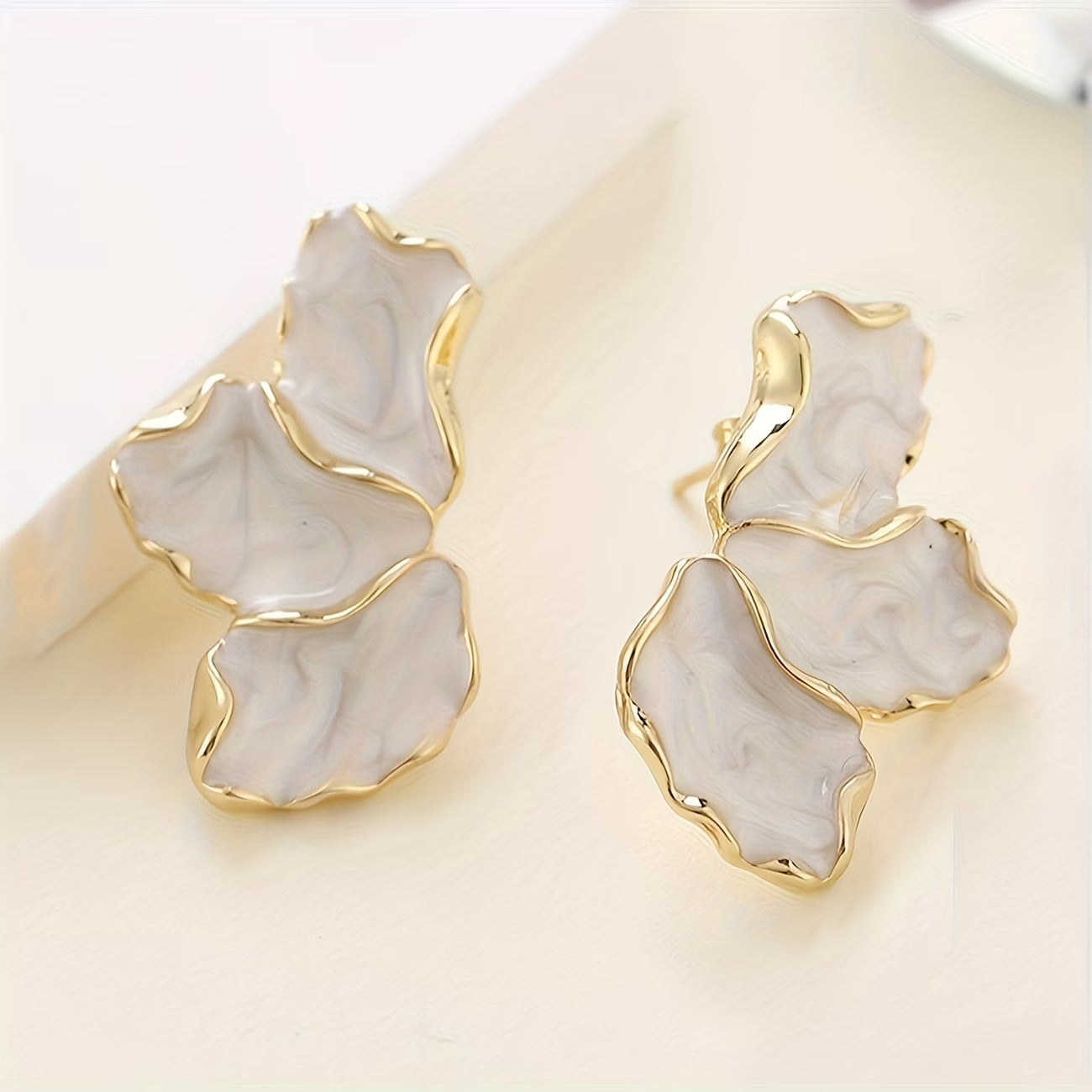Perla Flower Petal Orecchini