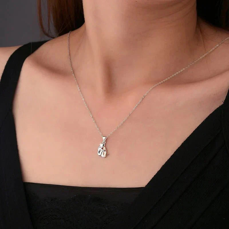 Wynter™ - Hug Pendant with Matching Orecchini