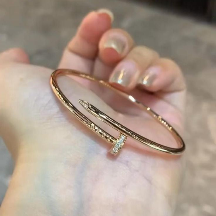 Elegance Nail Bracciale