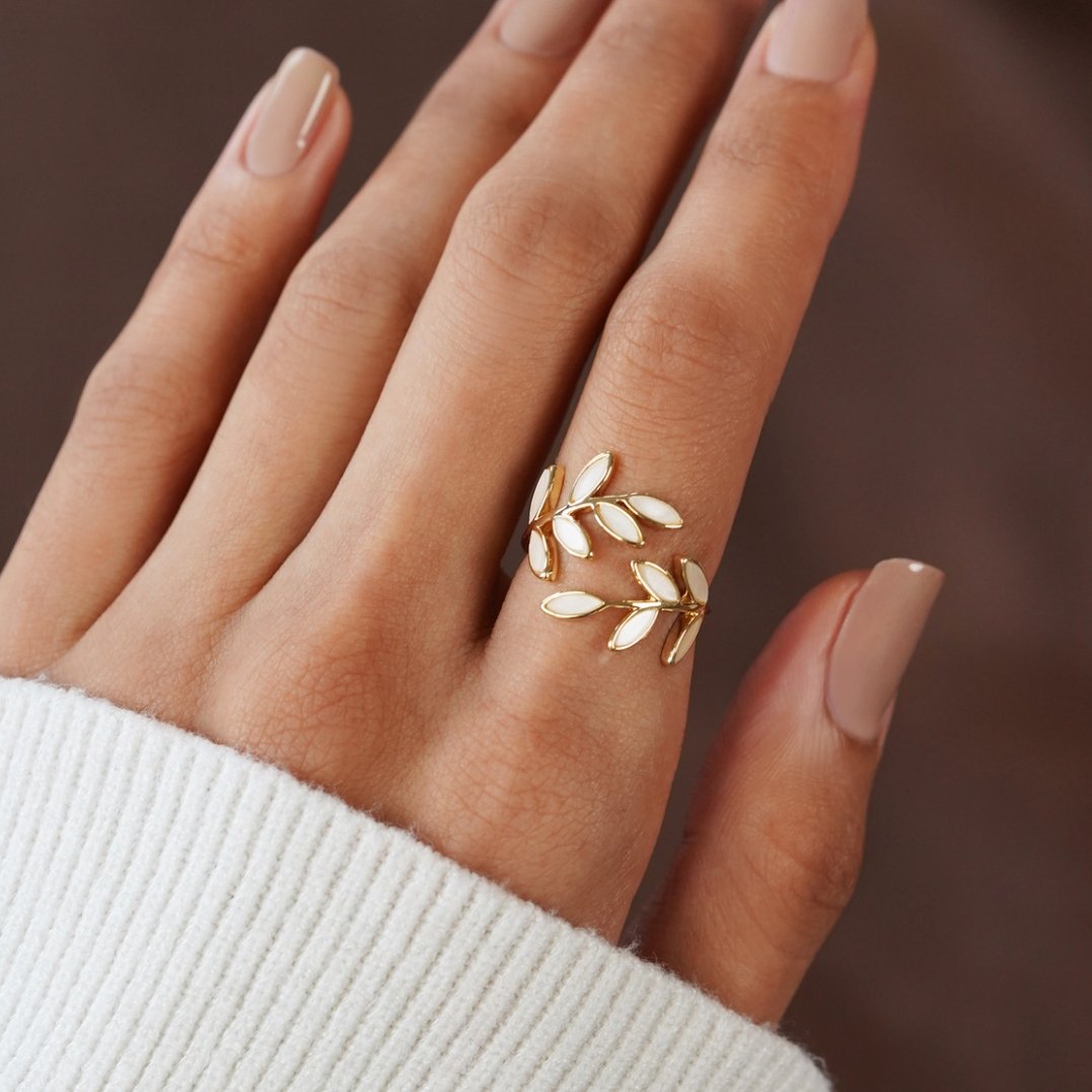 Oro Leaf Motif Anello