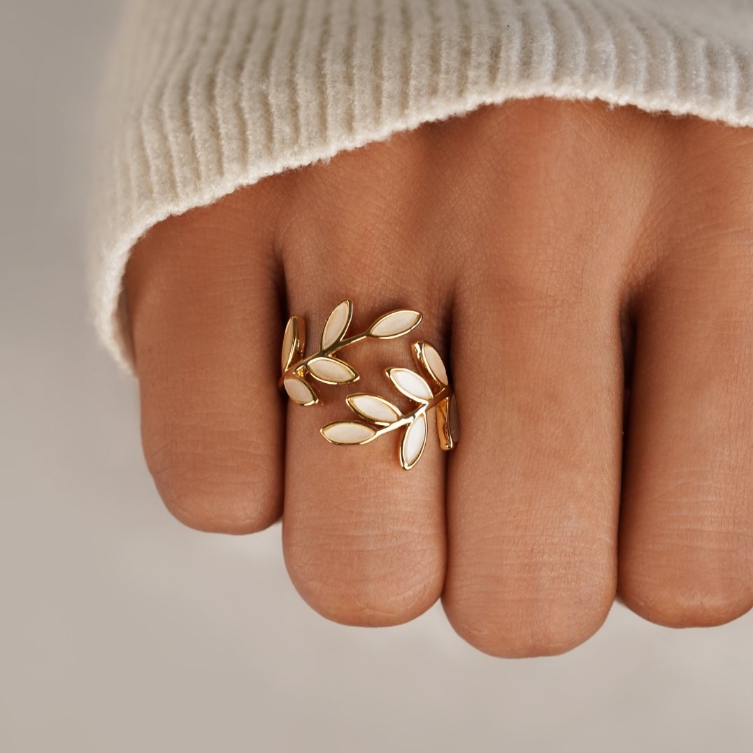 Oro Leaf Motif Anello