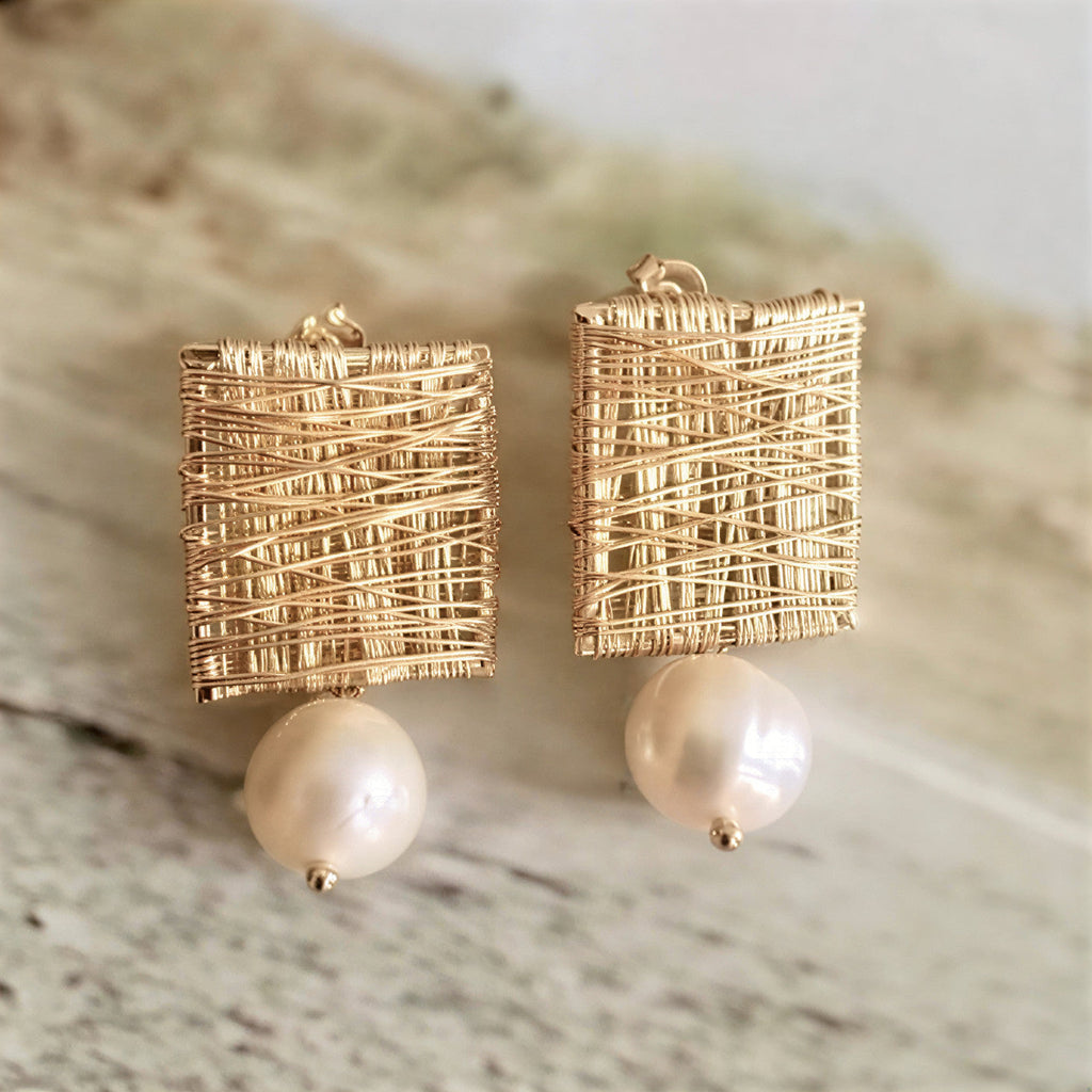 Elegant Golden Thread Orecchini di Perle