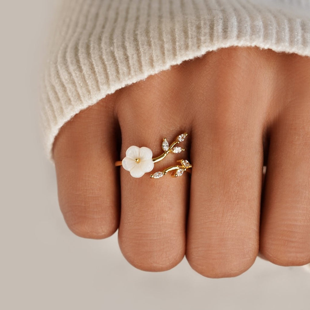 Oro Floral and Leaf Open Anello