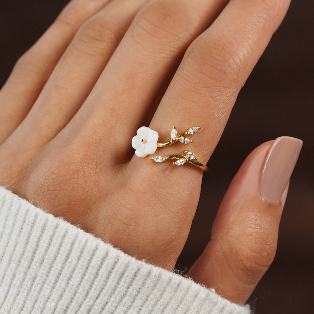 Oro Floral and Leaf Open Anello